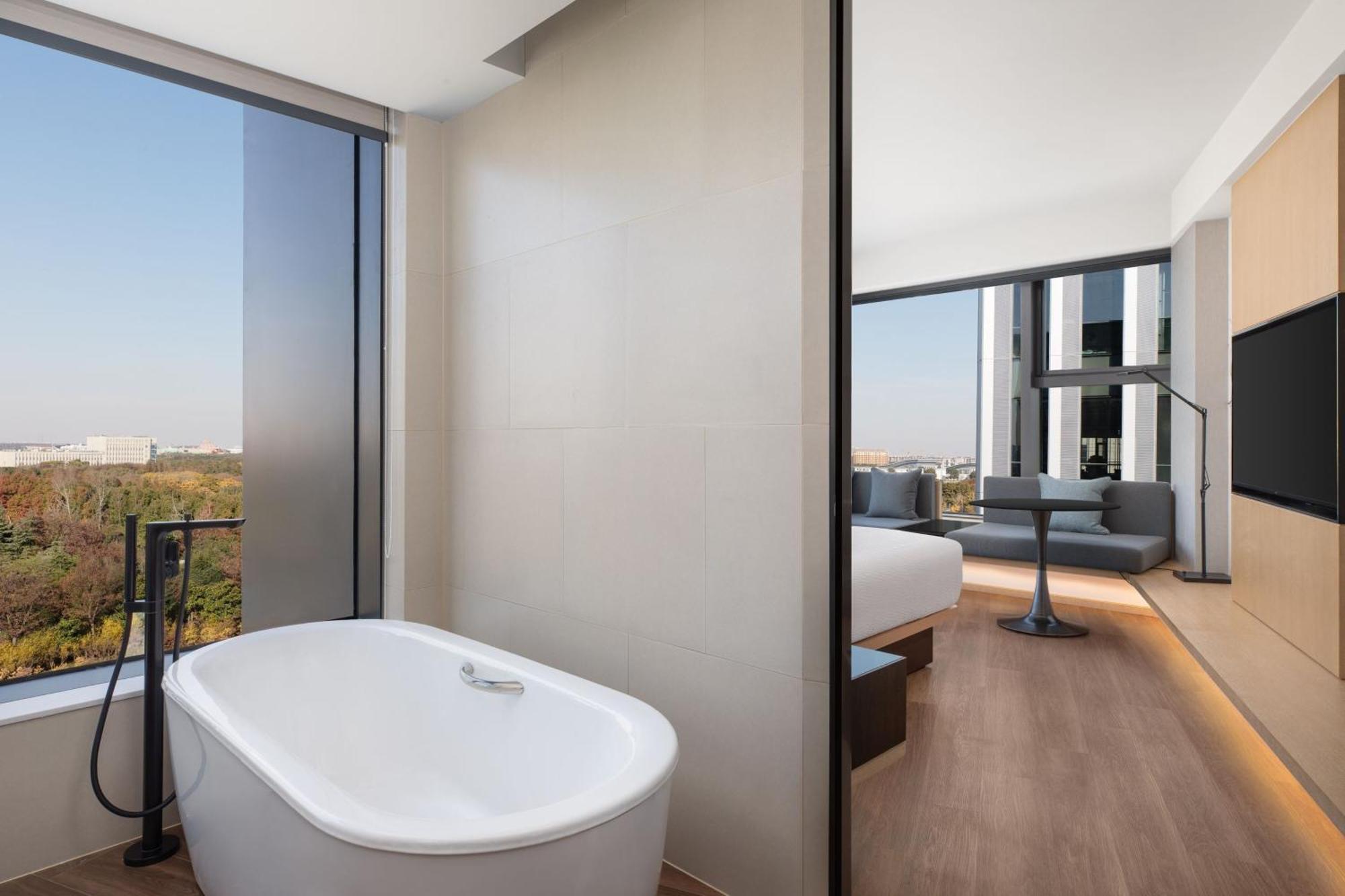 Fairfield By Marriott Lingang Special Area Hotel 4*