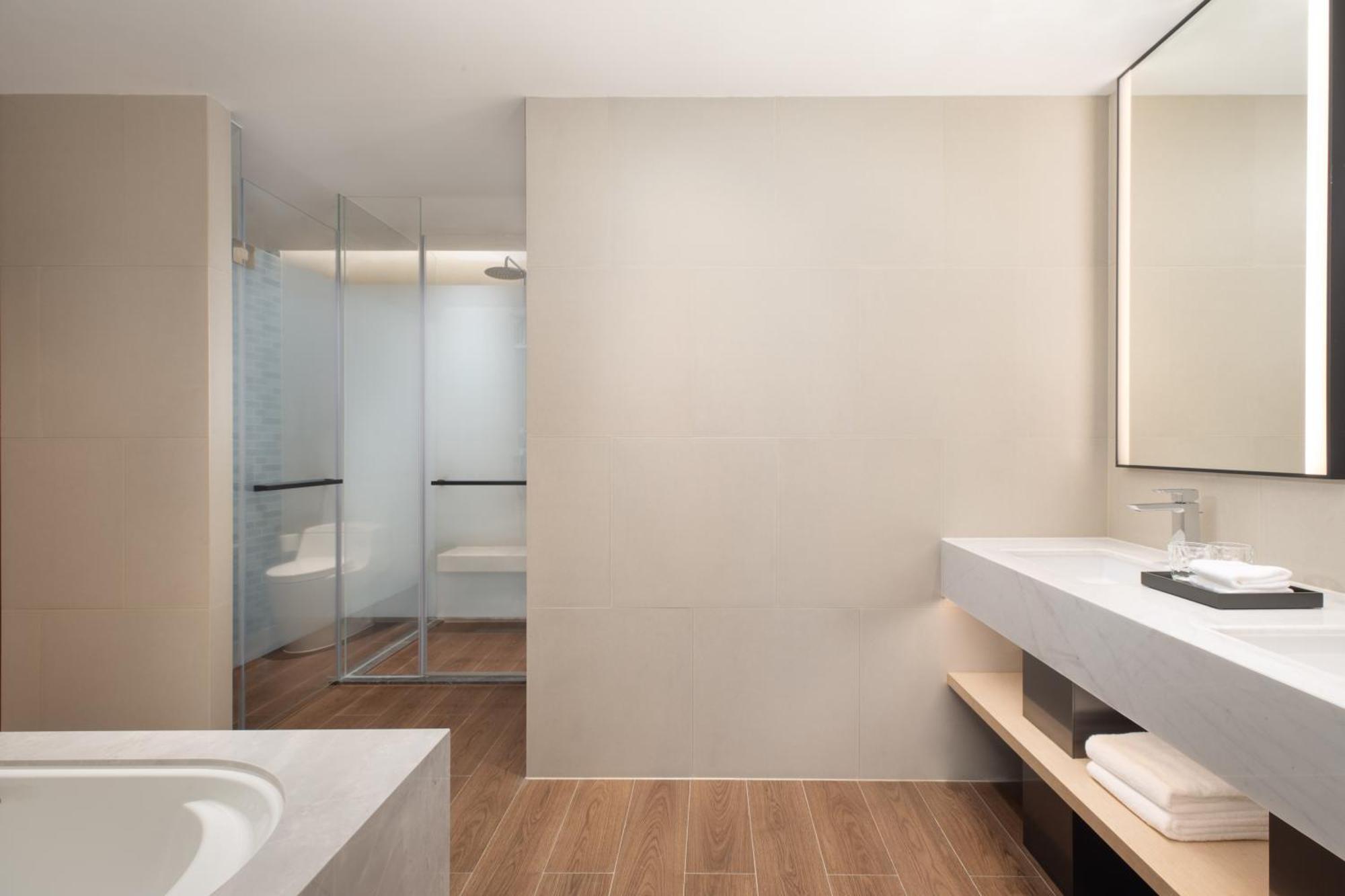 Fairfield By Marriott Lingang Special Area Hotel 4*