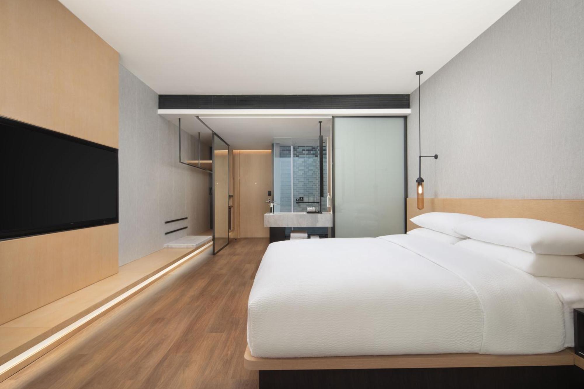 Fairfield By Marriott Lingang Special Area Hotel 4*
